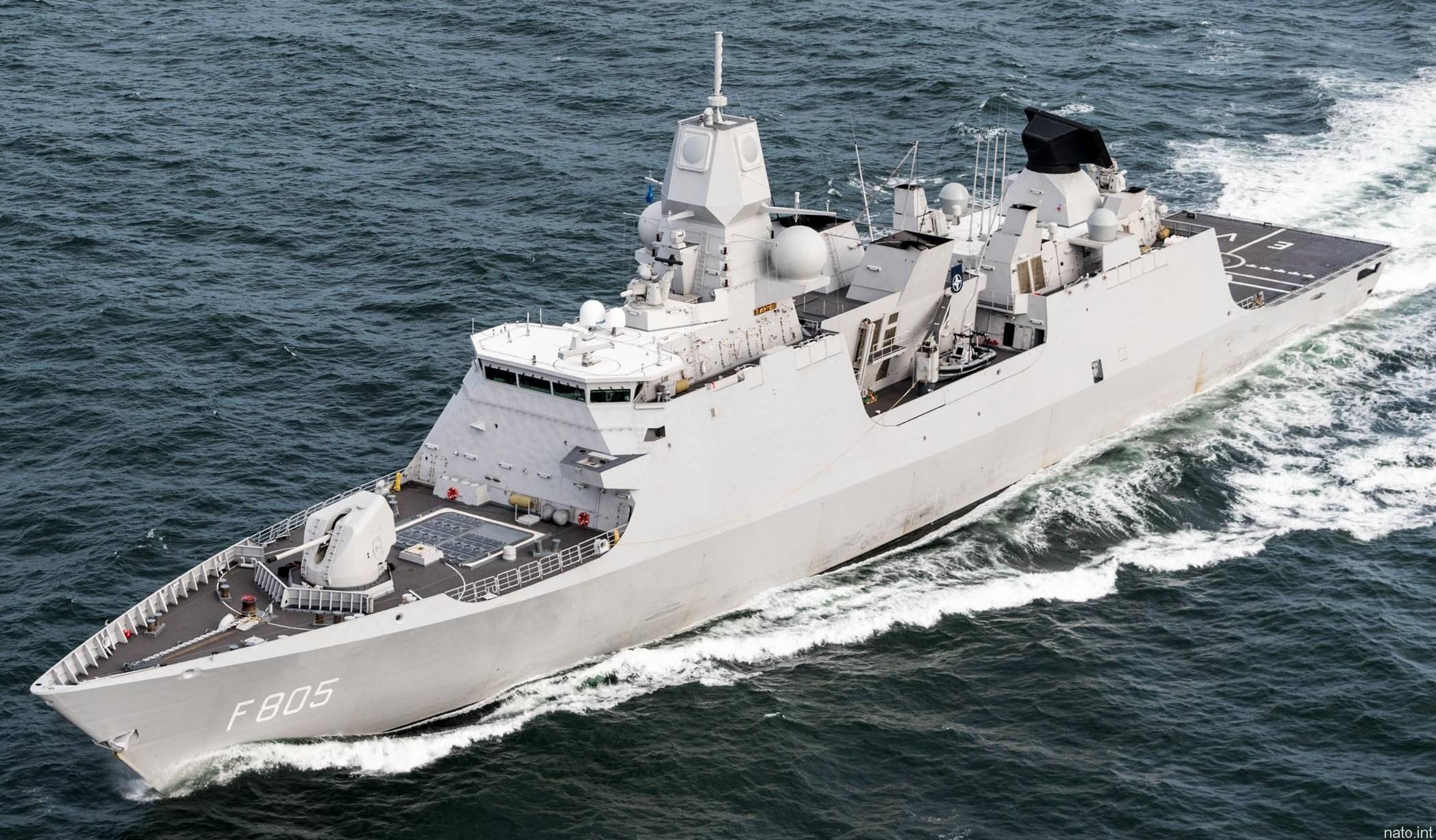 世界护卫舰鉴赏13荷兰七省级护卫舰海上马车夫的防空旗舰