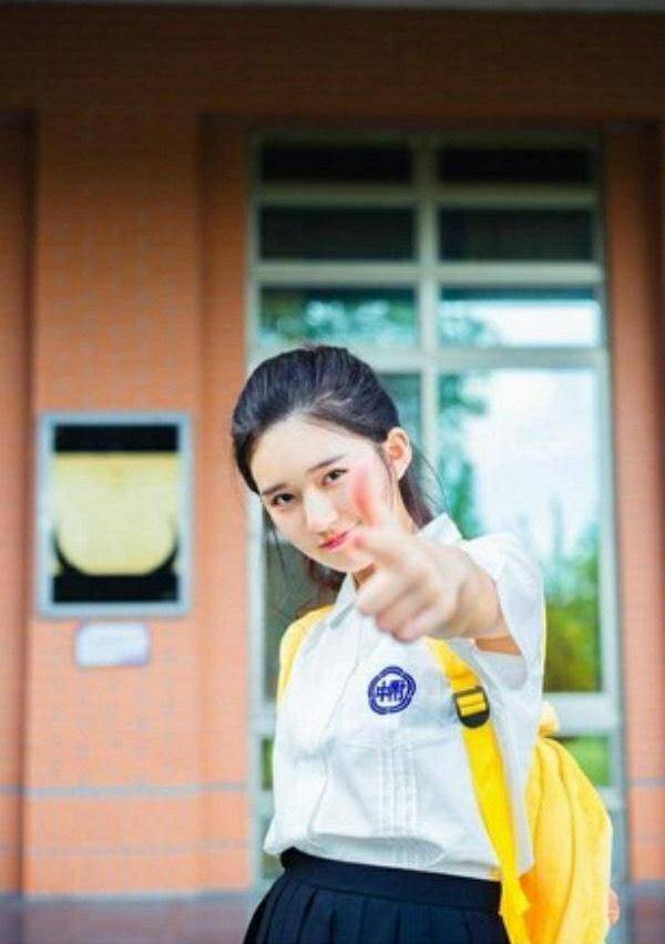 赵露思大学时期走秀旧照曝光 模样青涩甜美可人