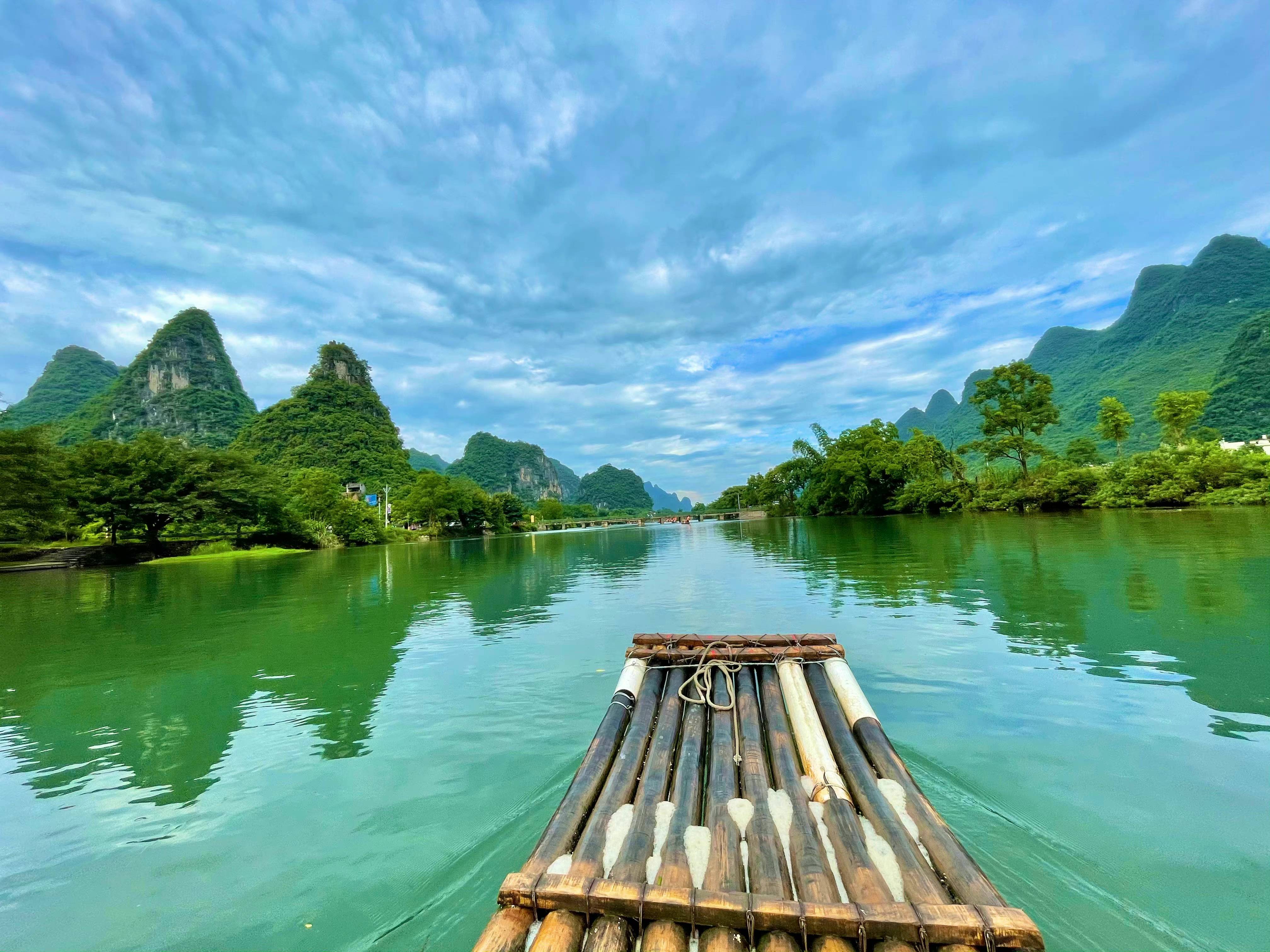 桂林旅游攻略相约桂林游群山坐竹筏赏天下美景