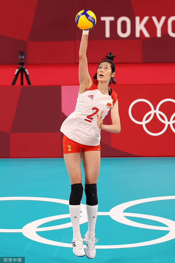 高清图:中国女排2-3负俄奥队 遭遇三连败郎平无奈