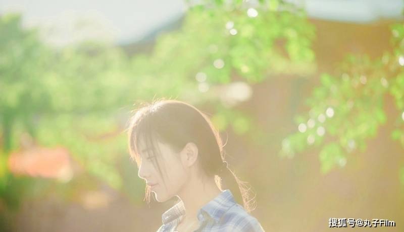 性感美女时尚写真:清纯甜美笑容唯美少女逆光摄影