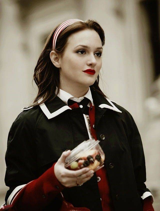 blair waldorf 和乖张叛逆的serena不同,人称queen b的 blair