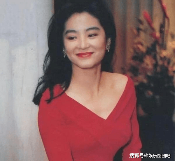 林青霞30年前旧照曝光!仙气十足堪比仙女,网友:万种风情展露无疑
