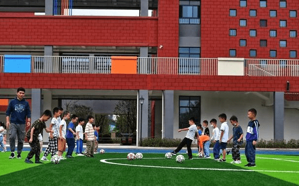 今年9月正式开学的合肥市竹溪小学教育集团梦溪路校区,学校办学规模36