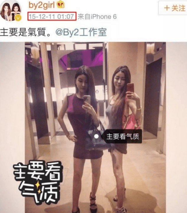 自拍照也是,把孩子揣包里?