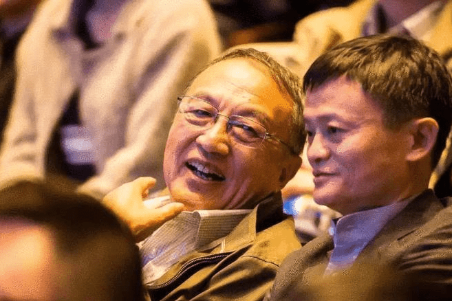 华为与联想齐名为何马云雷军都与柳传志合影任正非却被冷落
