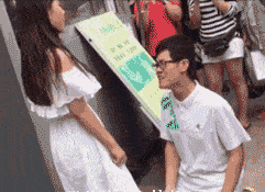 "2:肯定是个文化人吧今天坐出租车,我一路端坐望向窗外,一会儿司机说