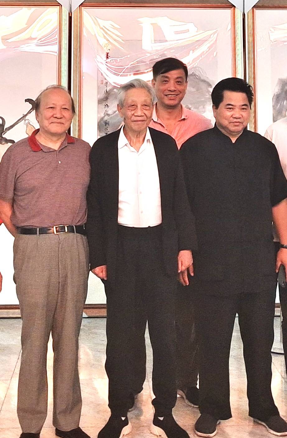 他是山水画大家,其画立意高远,是当代画坛的代表人物!_朱祖国