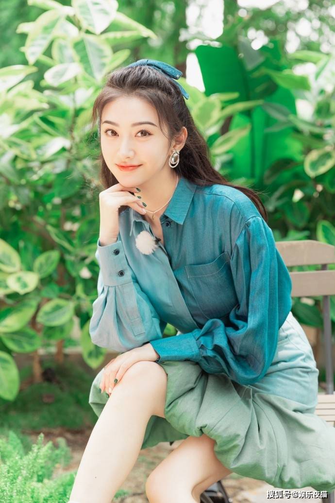 近日,知名影视女演员景甜参加《姐妹们的奇幻沙龙——景甜单人第五期