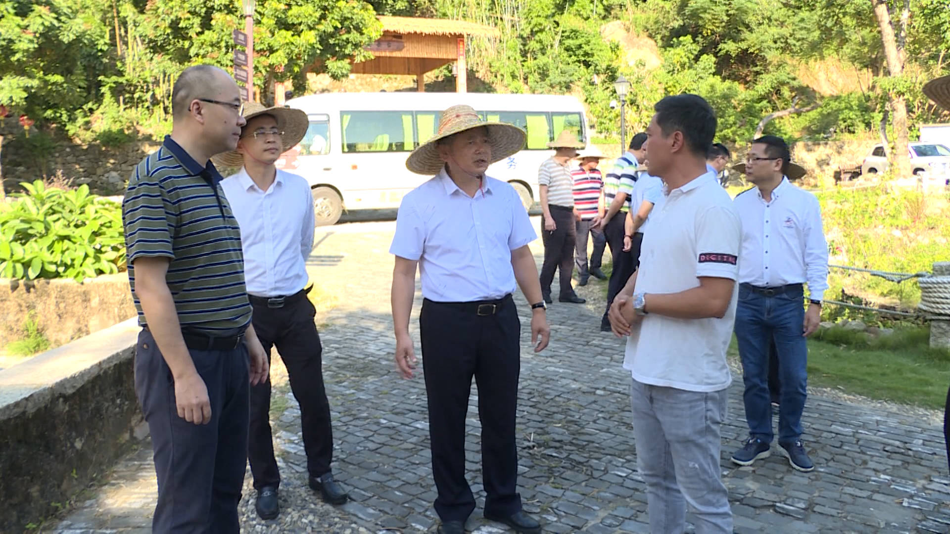 阳江市人大调研组到海陵区调研市容市貌和卫生管理情况