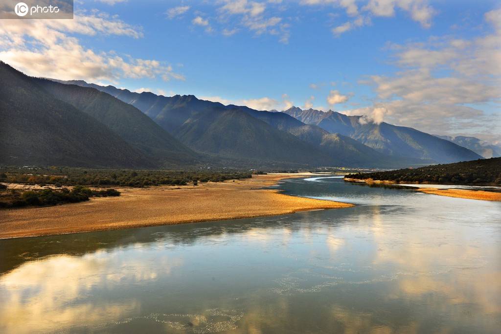 西藏林芝尼洋河风光