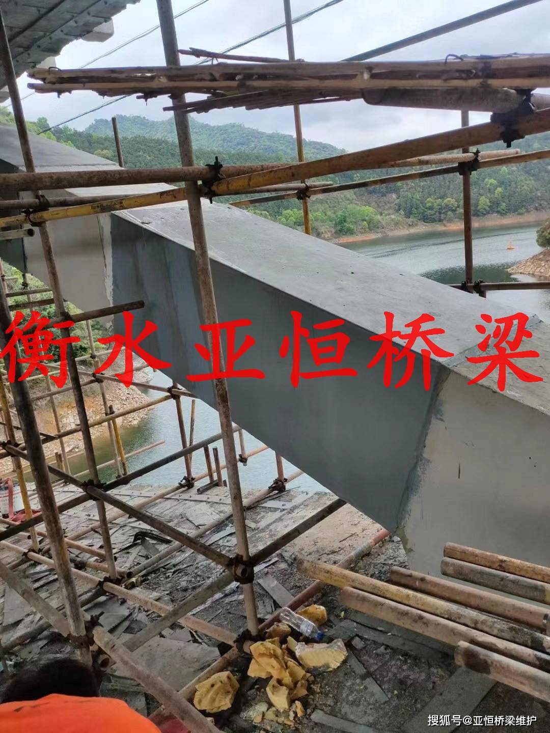 3,启动电动液压泵站,观察泵站压力表缓慢施动调压手柄,使压力逐步缓慢