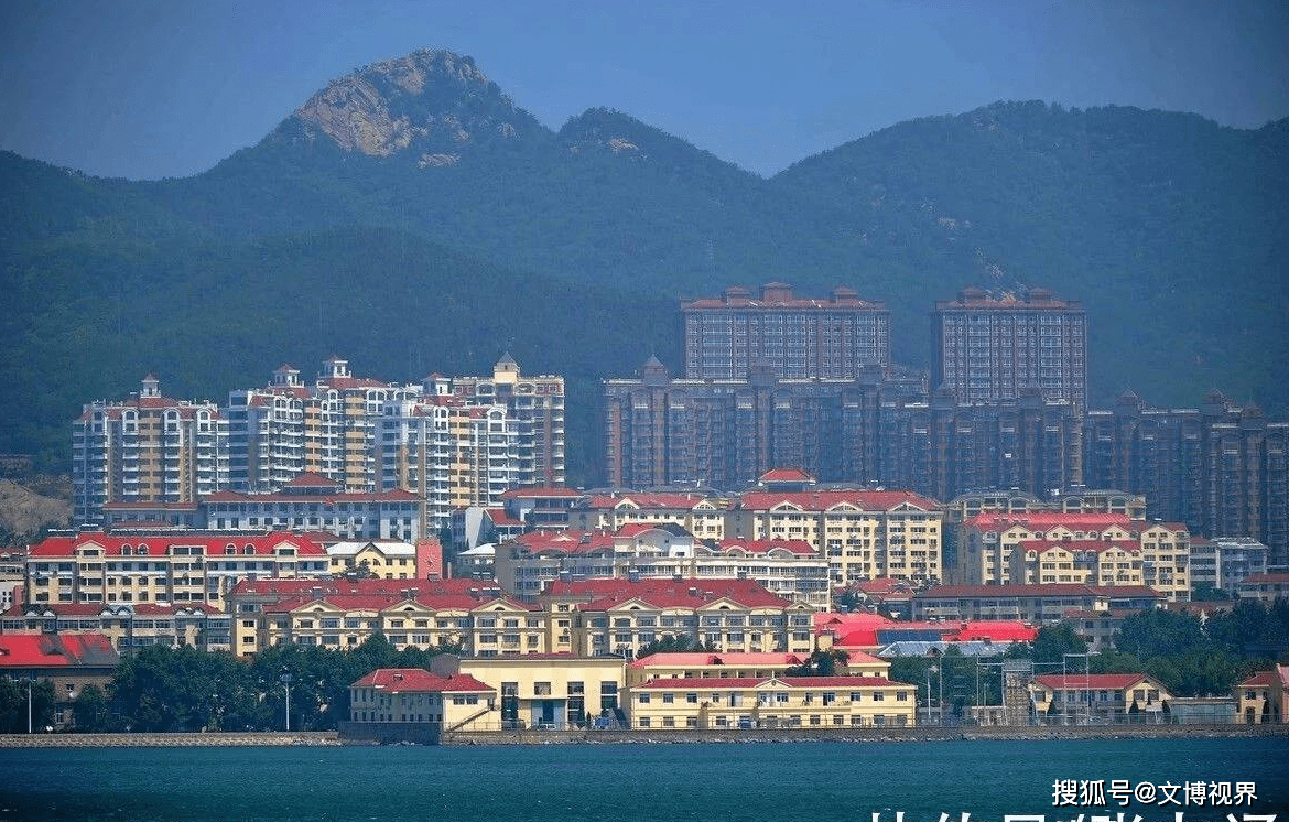 乳山是威海下属的一个县级市,大概在2011年的时候这里的海景房就开始