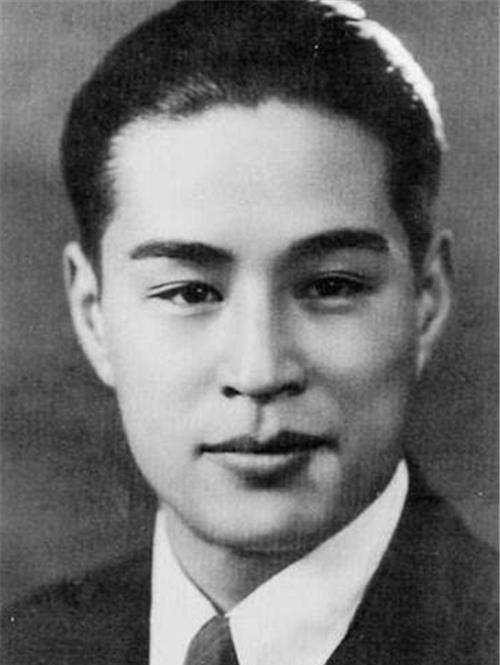 1910年,金焰出生于朝鲜汉城,金焰一生坎坷,他的父亲是一名医生,开了一