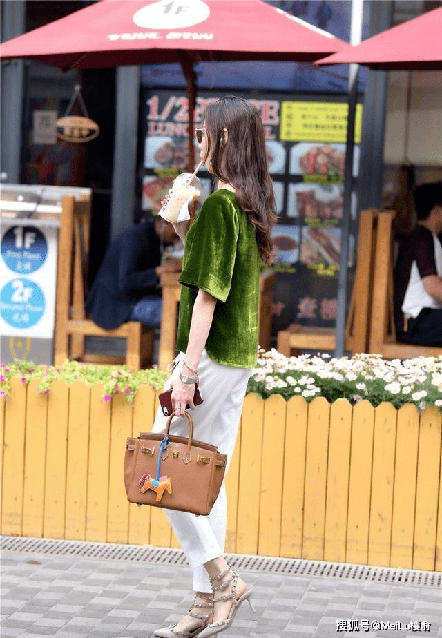 原创
            减龄单品百褶裙,清凉舒适又有长腿效果,吸引了无数的目光3 原创
            减龄单品百褶裙,清凉舒适又有长腿效果,吸引了无数的目光3