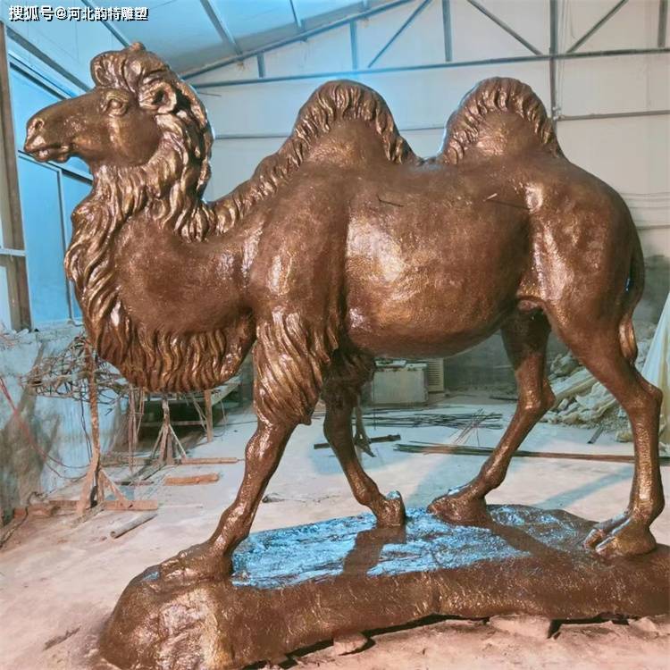 玻璃钢骆驼雕塑 抽象彩绘骆驼雕塑