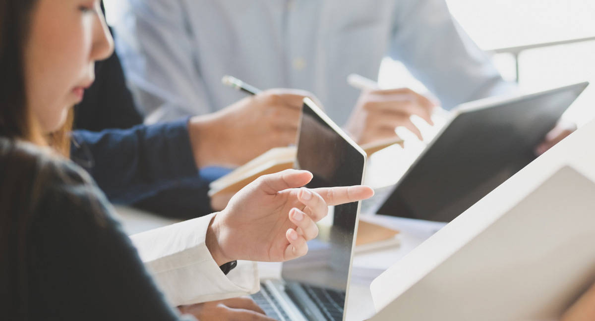 和良好的口碑，吸引了大量用户的关注和信任，开辟了咨询行业的新前景。海内外对行业专家知识信息服务的需求