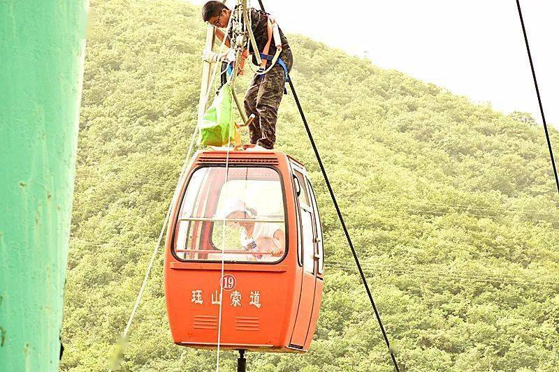 防患于未然珏山景区开展索道应急救援演练