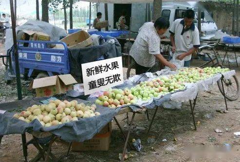 摆地摊怎么能少了设计师!