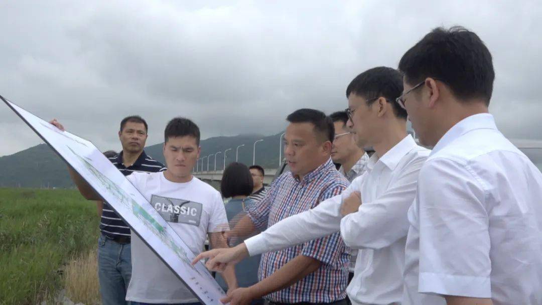6月1日下午,温州市委改革办常务副主任钟方成一行来龙港市调研"双龙"