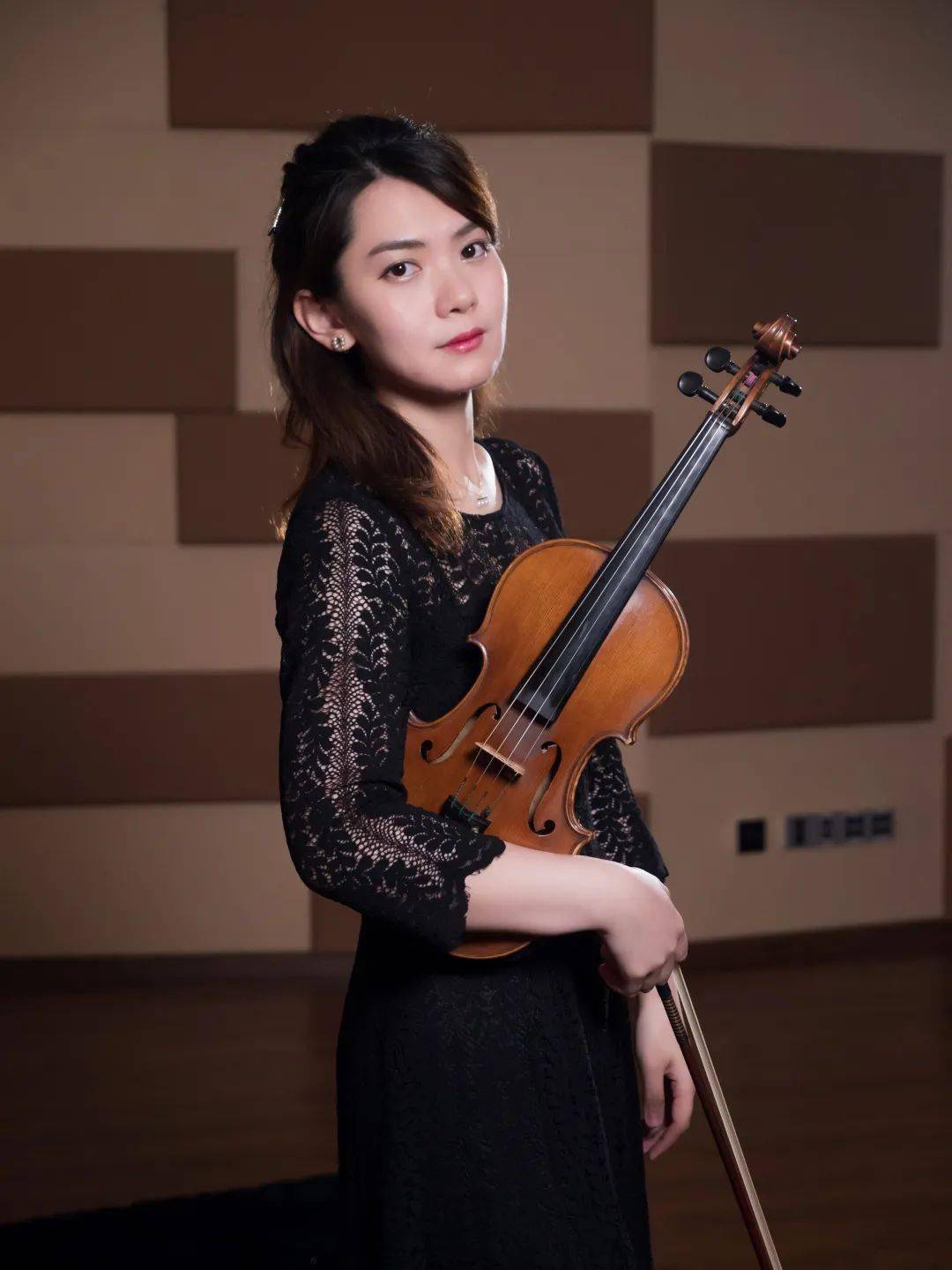 第一小提琴:邓青