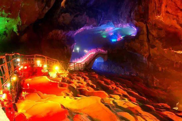 梦境迷途，解析梦见自己进溶洞很难走出来的深层含义