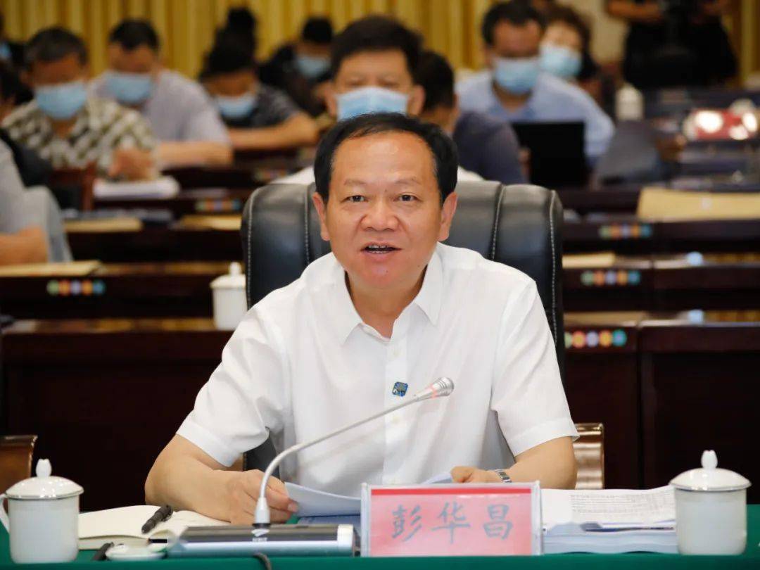 彭华昌纳雍县委书记彭华昌介绍了纳雍县脱贫工作的主要情况.