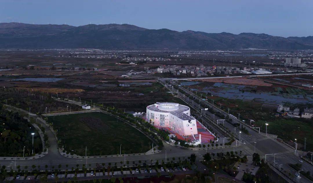 海华伊顿国际幼儿园位于云南省红河哈尼族彝族自治州蒙自市上海路