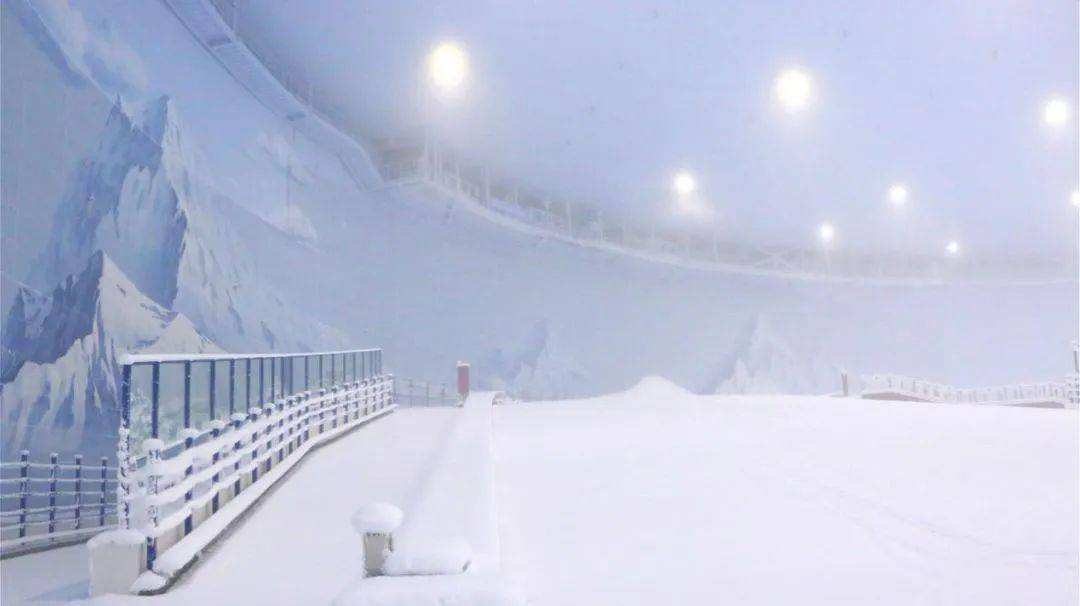 夏季去都江堰冰雪狂欢全球最大室内滑雪场6月30日试营业