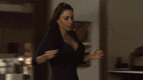 着乳头,大脑一声令下,乳房里的腺泡开始充盈产奶,乳房自然就丰满起来