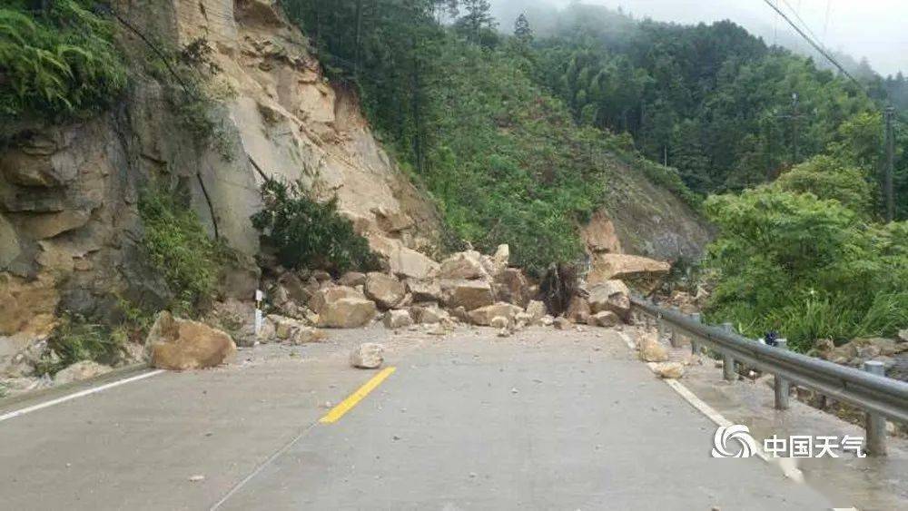 山体滑坡冲毁民房,1人失联!强降雨致广西多地受灾,雨势将继续加大