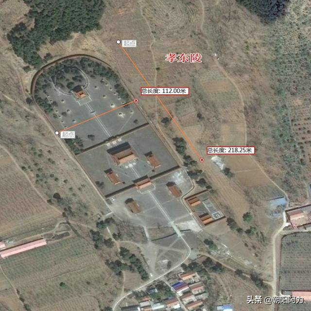 清东陵之孝陵鸟瞰图:清孝陵是清东陵的主体建筑.