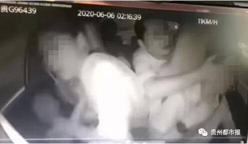 后排|愤怒！贵州一出租车司机遭乘客拳打脚踢，只因说了一句话……