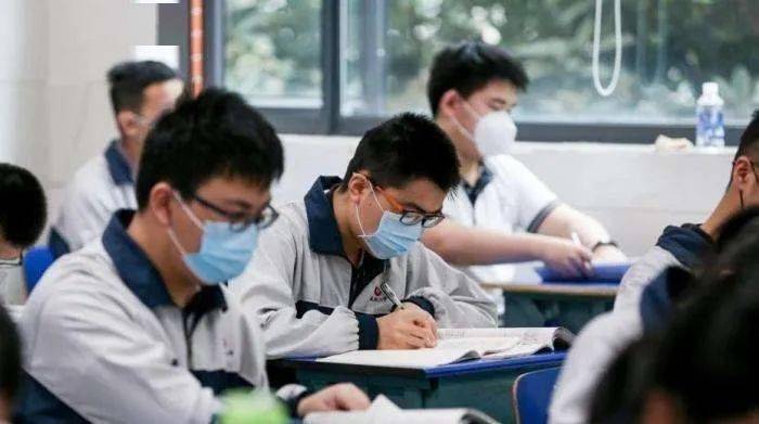 高考|“战疫”中笔下绽放的青春高考季 | 2020