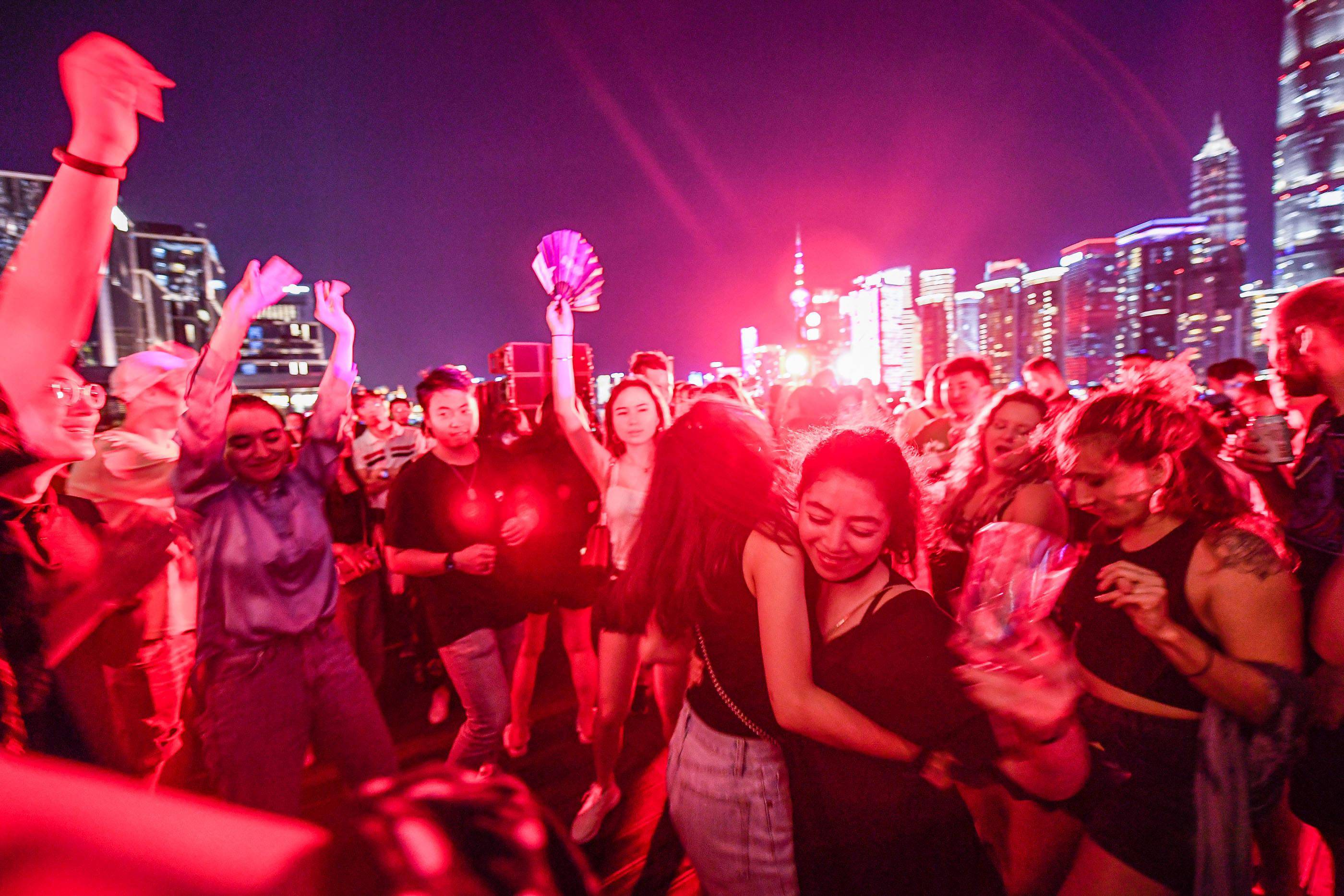 酒吧派对好去处初夏夜市嗨翻天