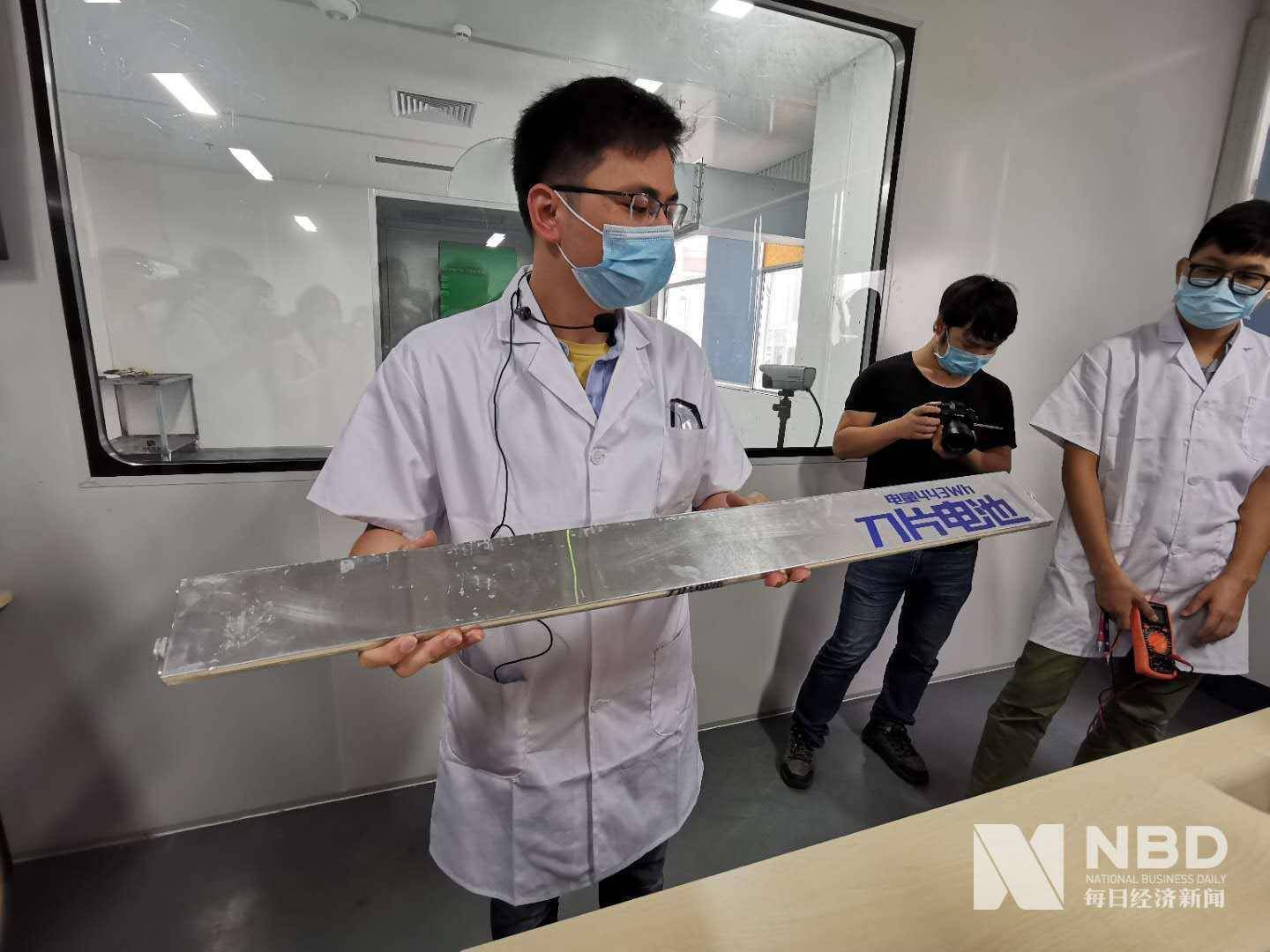 生产|实探比亚迪刀片电池生产基地：产品线将翻倍扩充，改善电池设计弥补续航短板