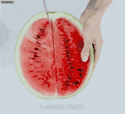 教你一招切西瓜妙招,切出的西瓜超好吃,而且不脏手!