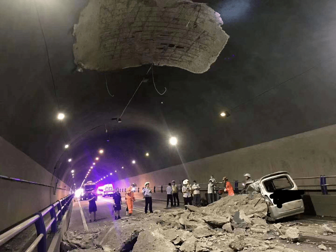 四川雅安隧道洞顶内衬脱落致1人死亡_生产