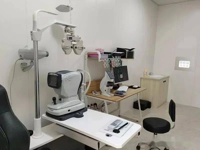 验光室:日本尼德克电脑验光仪,焦度计,视力表投影仪