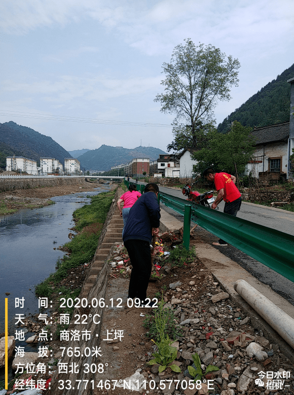 花瓶子镇人口_瓶子素描(2)