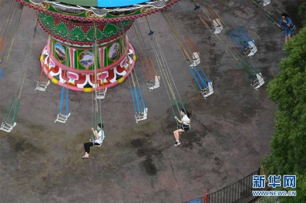 游客|杭州乐园恢复迎客