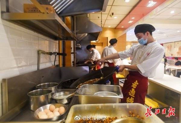 蔡林记|看传承人展示非遗文化