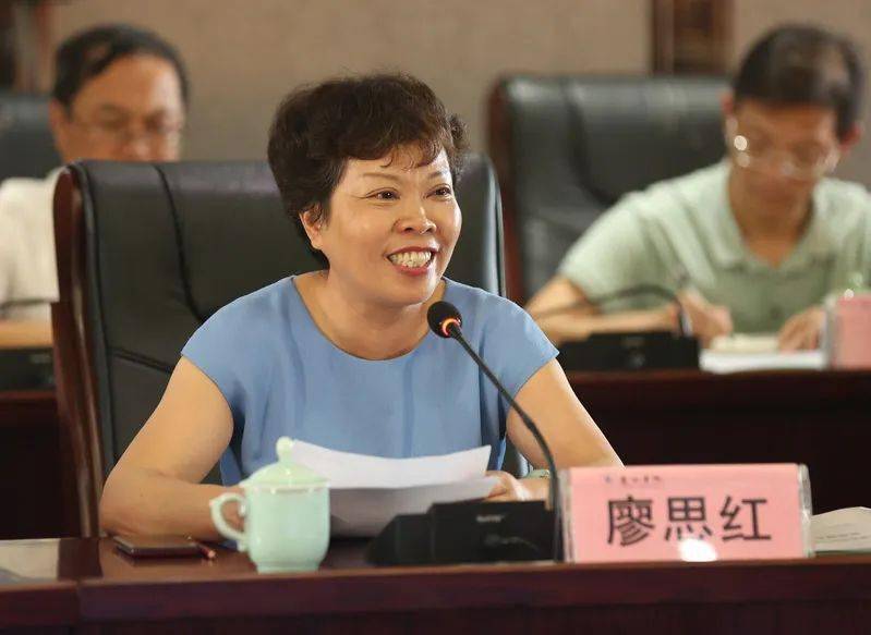 丽水市副市长卢彩柳,我校党委书记廖思红,副校长李俊杰,叶沙平等参加