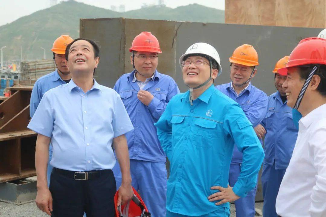 全球首台3000吨超级反应器在鱼山岛吊装成功