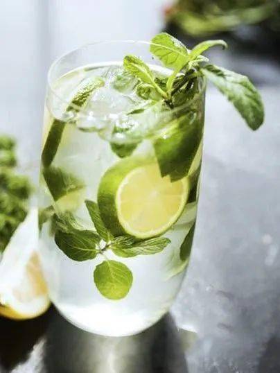 周杰伦带着新歌来了让我们干了这杯夏日特调mojito