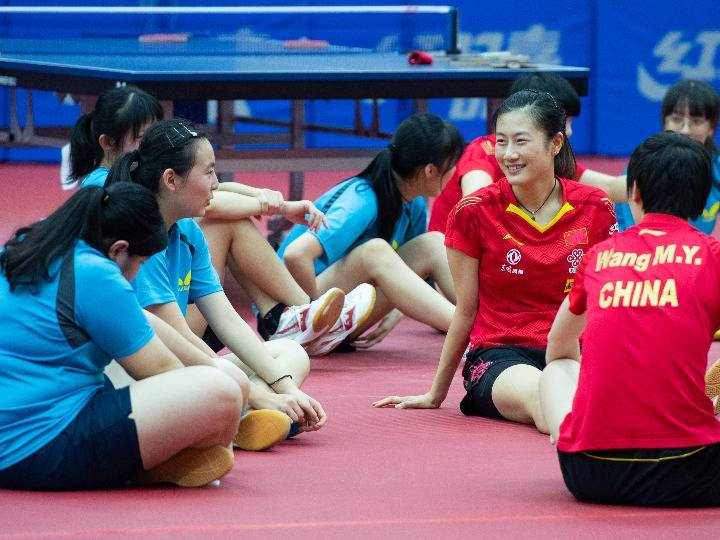 选手|中国乒乓球队与澳门青少年选手交流