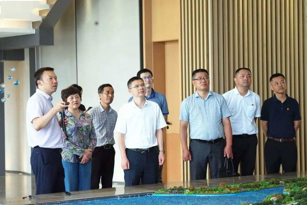 6月12日,省司法厅党委委员,副厅长徐晓波一行到嘉善县专题调研长三角