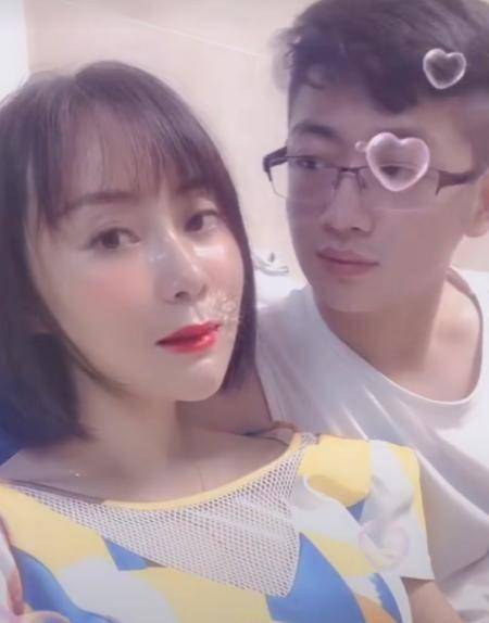 编剧都不敢这么写40岁网红与25岁闺蜜儿子结婚网友羡慕