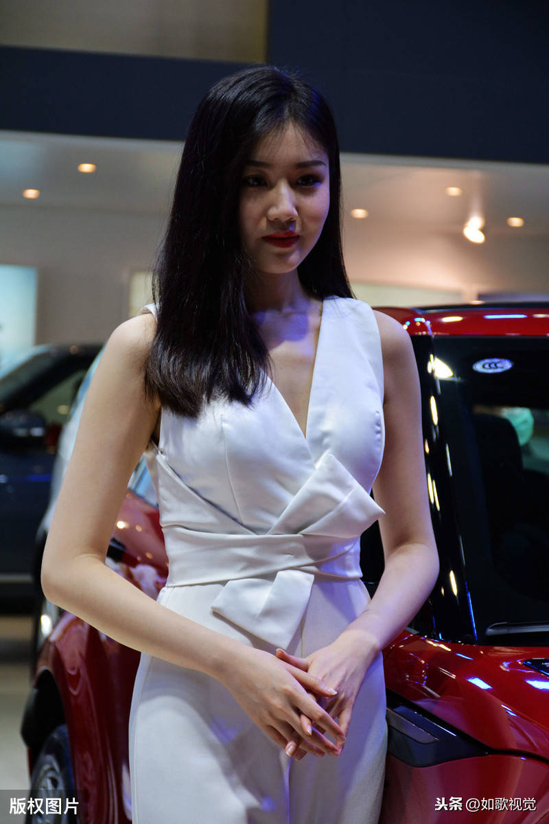 重庆国际汽车展览会开幕,美女车模争奇斗艳,千娇百媚风情万种