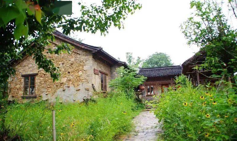 如果你在农村有一个老院子,千万不要荒废了,要这样整起来